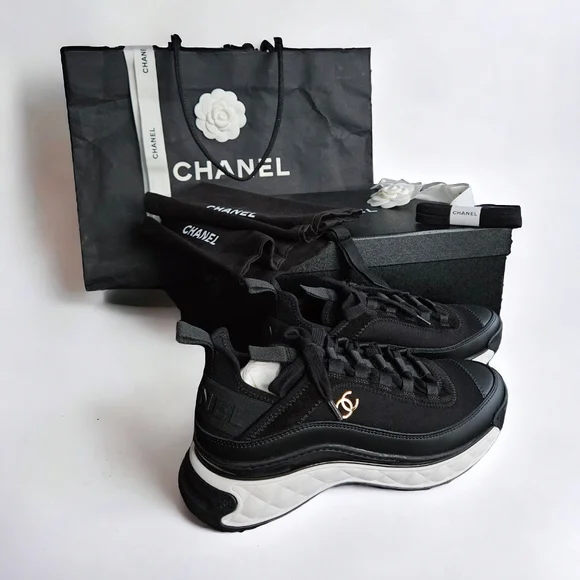 New Rare! CHANEL S22 Trail Sneakers Black/Gold